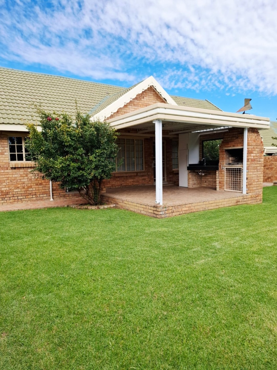 3 Bedroom Property for Sale in Langenhovenpark Free State